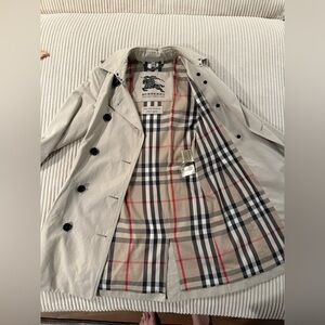 Burberry Kensington Trench Coat – Size 2 / Classic Beige